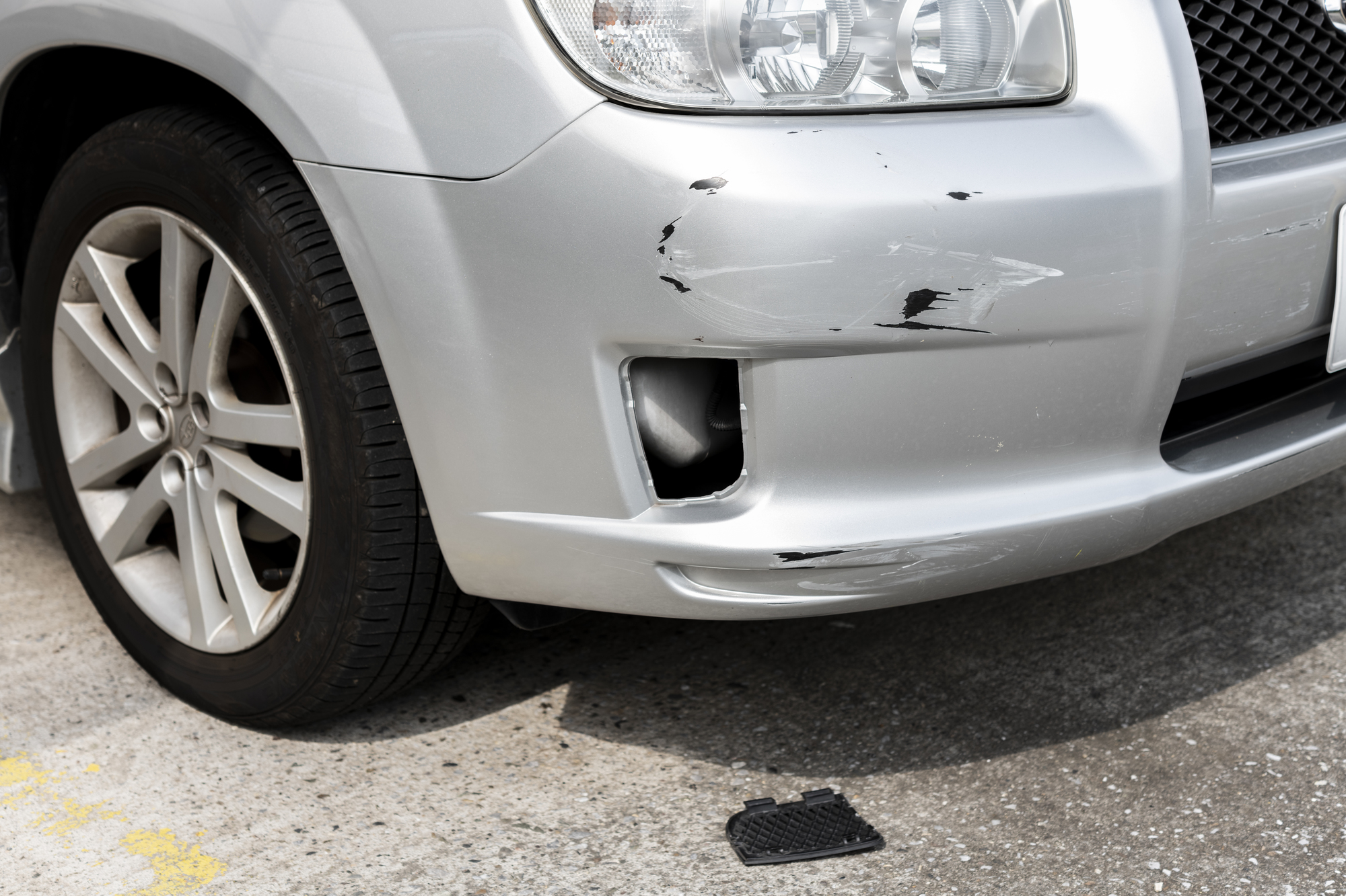 車の傷、修理はプロに任せるべき？自分での対処法とコツ